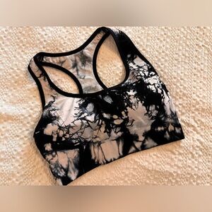 Stylish Black and White Tie-Dye Sports Bra